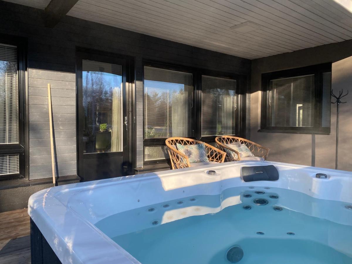 Idyllic Villa Unikko With Jacuzzi And Sauna Pori Exterior foto